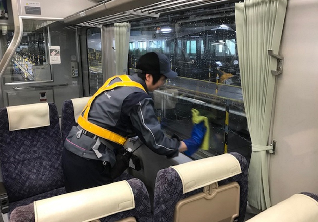 車両・駅舎清掃事業